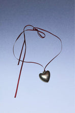 Load image into Gallery viewer, Heart pendant ribbon chocker
