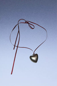 Heart pendant ribbon chocker