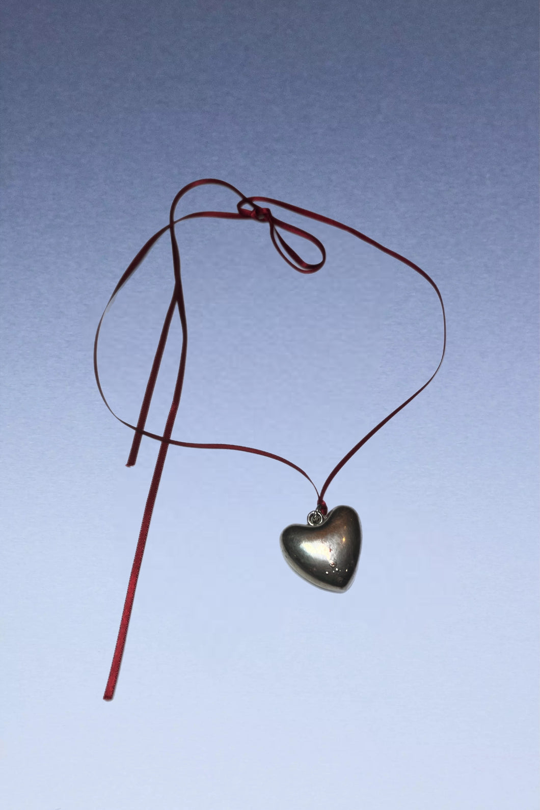 Heart pendant ribbon chocker