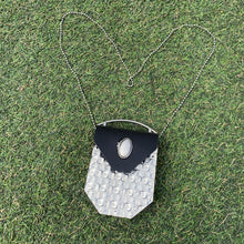 Load image into Gallery viewer, 90s Metal ball chain mini purse
